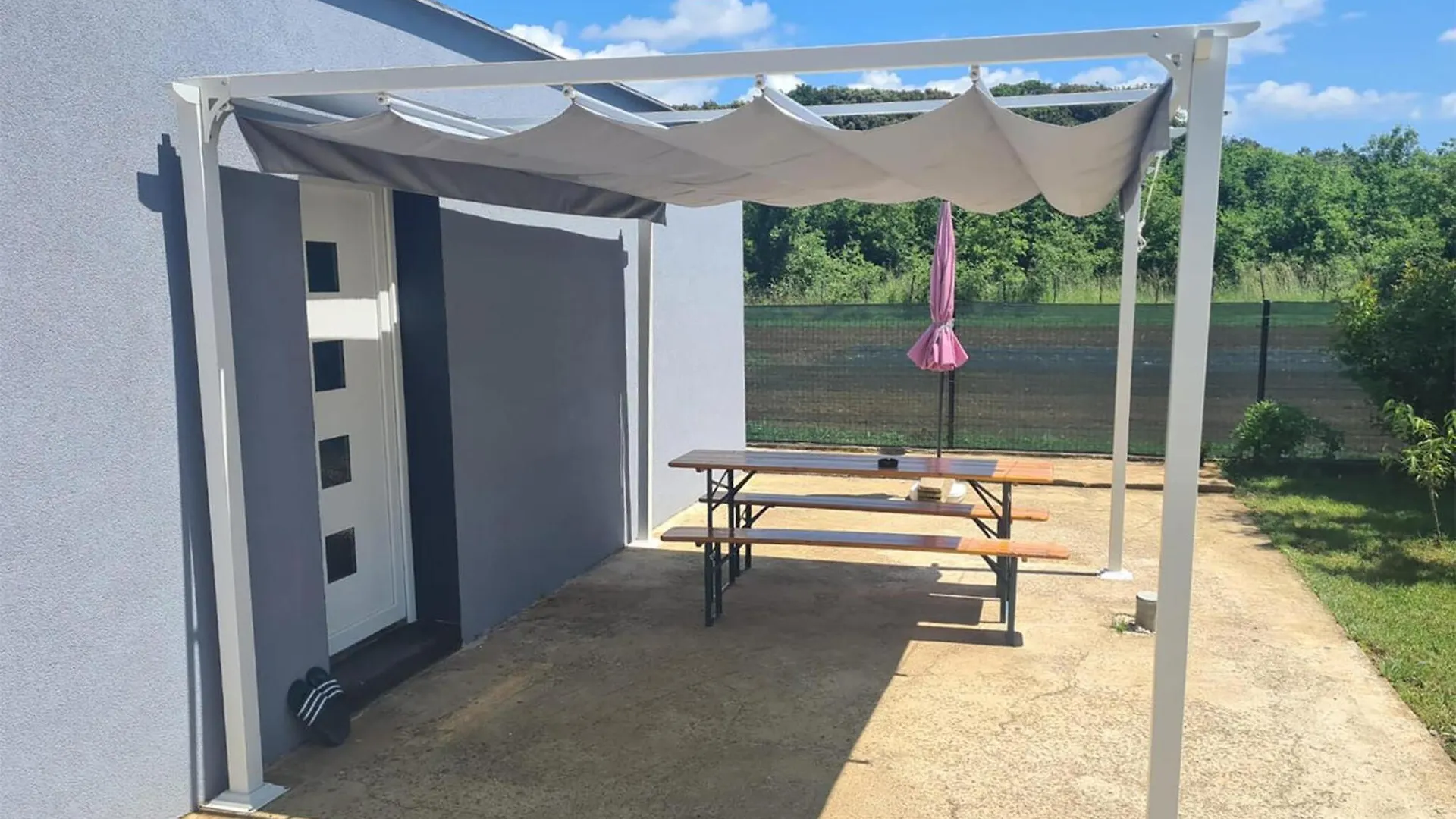 1 Bedroom Lovely Home In Pola 0*,