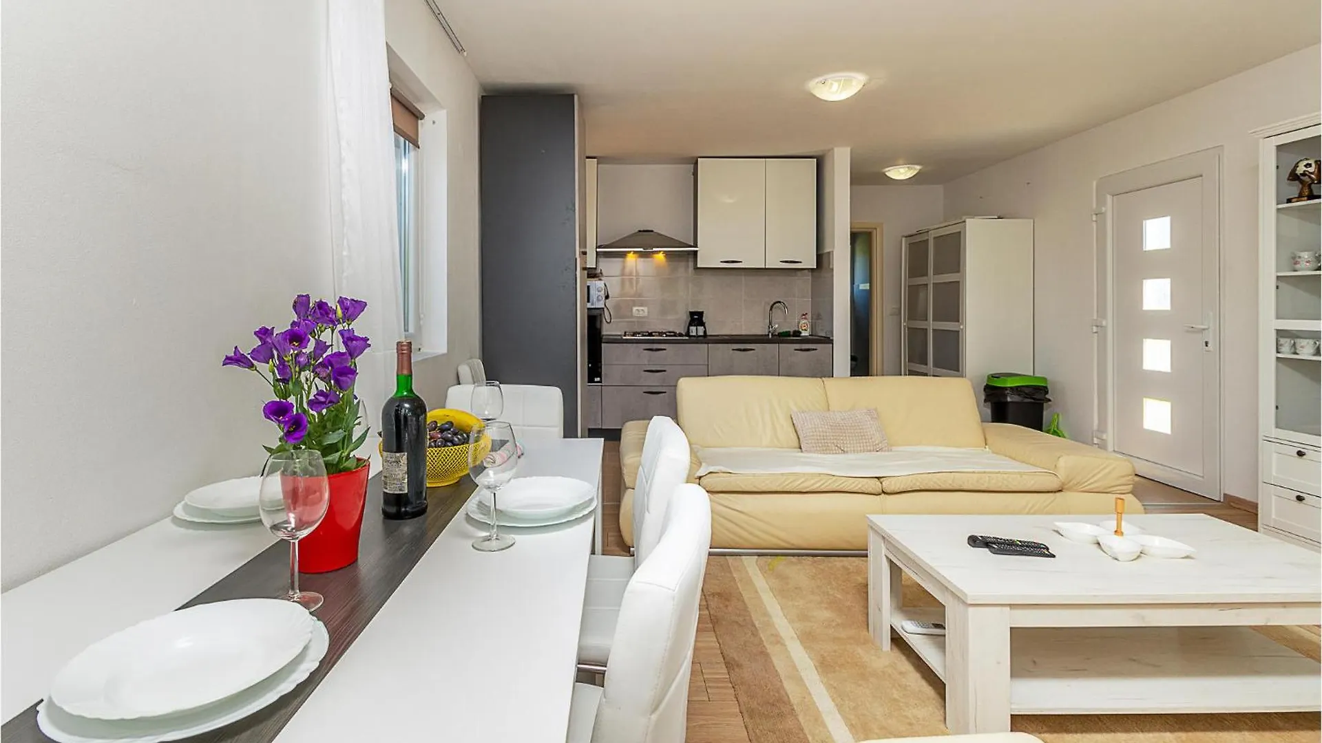 1 Bedroom Lovely Home In Pola 0*,  Croazia