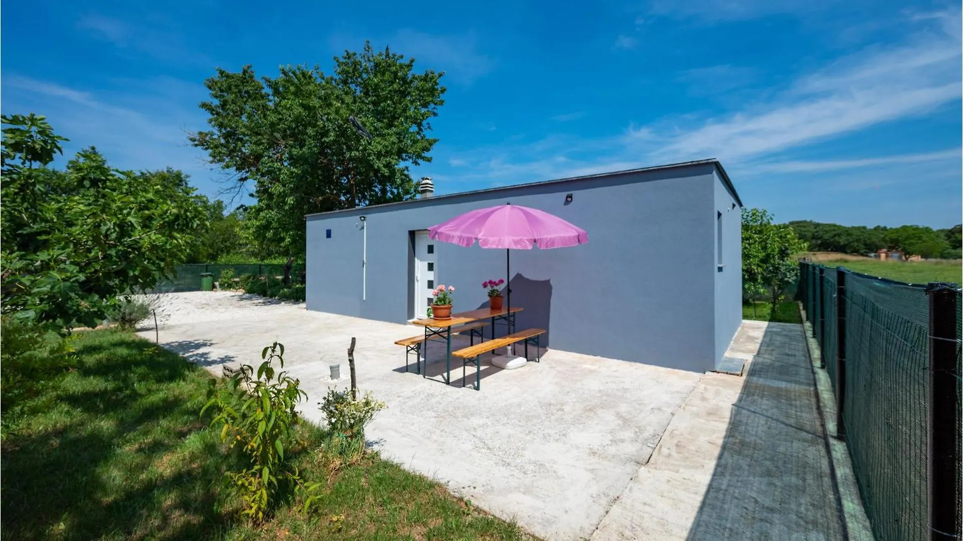1 Bedroom Lovely Home In Pola